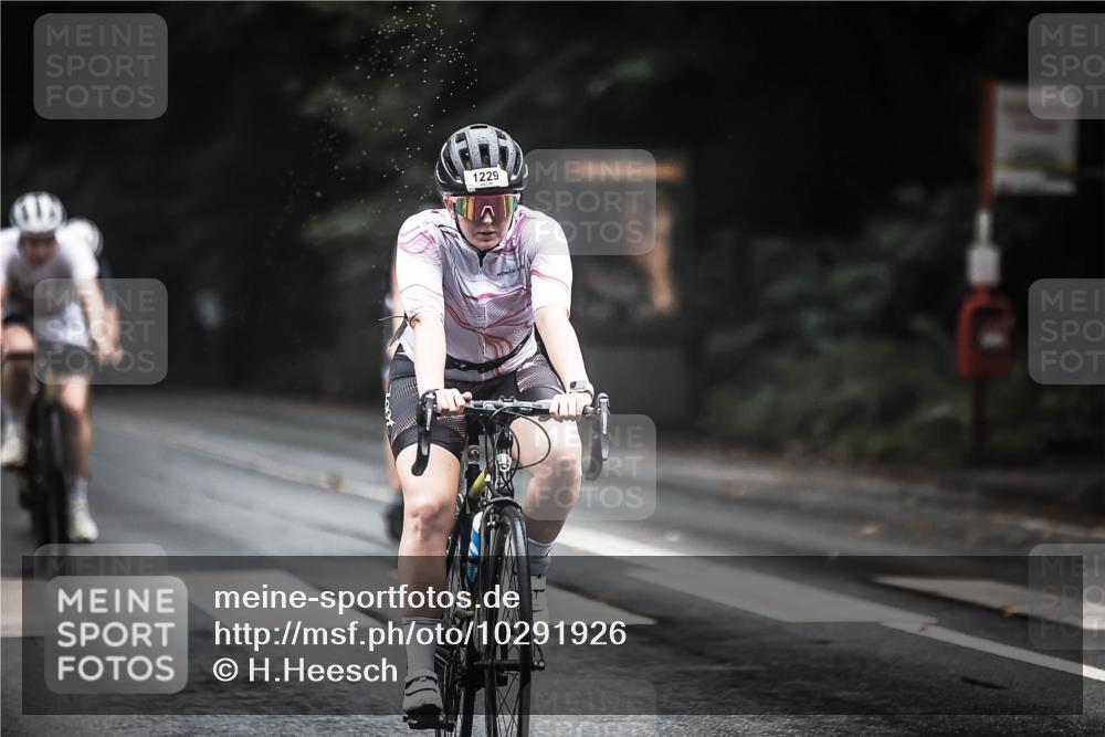 13.09.2026 - Stadtparktriathlon H.Heesch http://msf.ph/oto/10291926 13.09.2026 12:43:24 Radfahren 1077, 1104, 1113, 1195, 1199, 1229 meine-sportfotos.de