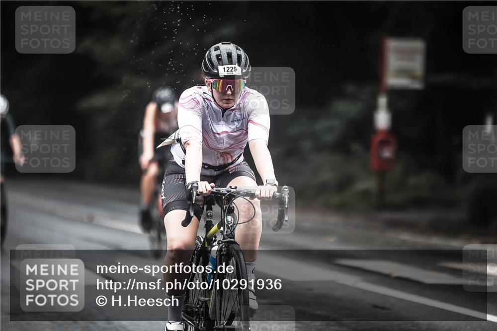 13.09.2026 - Stadtparktriathlon H.Heesch http://msf.ph/oto/10291936 13.09.2026 12:43:25 Radfahren 1077, 1104, 1113, 1199, 1211, 1229 meine-sportfotos.de