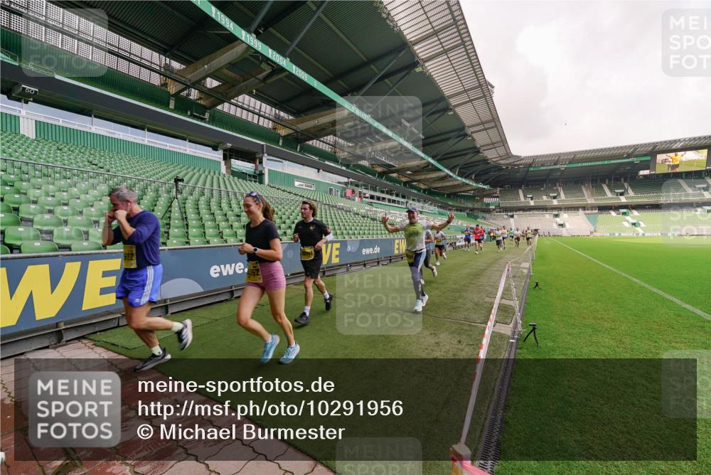 13.09.2026 - 21. swb-Marathon Bremen Michael Burmester http://msf.ph/oto/10291956 13.09.2026 10:27:09 Laufen im Stadion 10096, 10142, 10172, 10210, 10214, 10223, 10228, 10231, 10269, 10289, 10293, 10310, 10318, 10319, 10342, 10352, 10393, 10398, 10436, 10445, 10447, 10454, 10464, 10489, 10504, 10514, 10536, 10541, 10566, 10583, 10628, 10638, 10735, 10744, 10806, 10807, 10846, 10860, 10866, 10873, 10897, 10898, 10917, 10956, 10987, 10992, 11015, 11019, 11060, 11063, 11076, 11088, 11110, 11111, 11130, 11135, 11148, 11155, 11187, 11193, 11199, 11209, 11232, 11279 meine-sportfotos.de