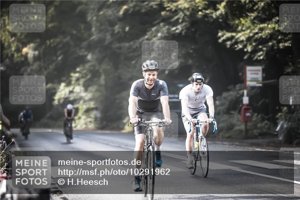 13.09.2026 - Stadtparktriathlon H.Heesch http://msf.ph/oto/10291962 13.09.2026 11:26:11 Radfahren 616, 626, 629, 688, 697, 703, 1798 meine-sportfotos.de