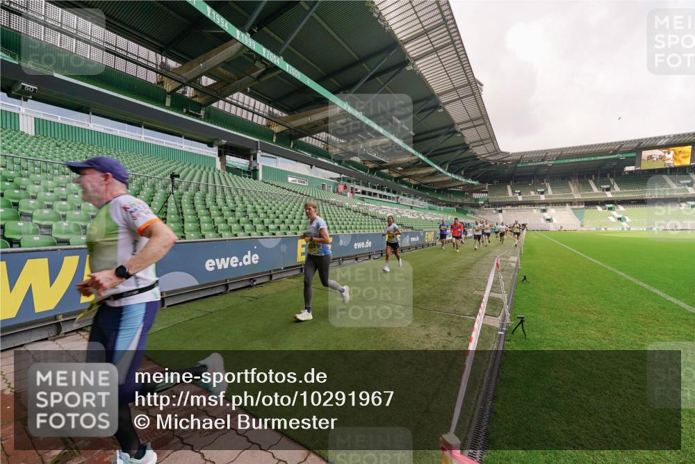 13.09.2026 - 21. swb-Marathon Bremen Michael Burmester http://msf.ph/oto/10291967 13.09.2026 10:27:11 Laufen im Stadion 10096, 10142, 10172, 10210, 10214, 10223, 10228, 10231, 10269, 10289, 10293, 10310, 10318, 10319, 10342, 10352, 10393, 10398, 10436, 10445, 10447, 10454, 10464, 10489, 10504, 10514, 10536, 10541, 10566, 10583, 10628, 10638, 10735, 10744, 10806, 10807, 10846, 10860, 10866, 10873, 10897, 10898, 10917, 10956, 10987, 10992, 11015, 11019, 11060, 11063, 11076, 11088, 11110, 11111, 11130, 11135, 11148, 11155, 11187, 11193, 11199, 11209, 11232, 11279 meine-sportfotos.de