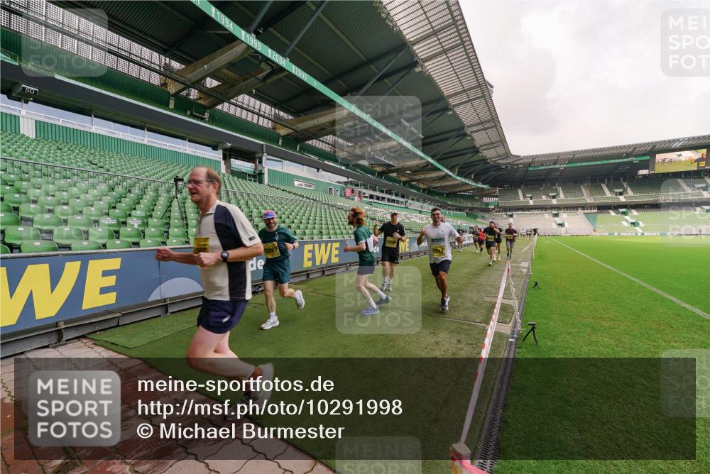 13.09.2026 - 21. swb-Marathon Bremen Michael Burmester http://msf.ph/oto/10291998 13.09.2026 10:27:18 Laufen im Stadion 10096, 10142, 10172, 10189, 10210, 10214, 10223, 10228, 10231, 10269, 10289, 10293, 10310, 10318, 10319, 10352, 10393, 10398, 10436, 10445, 10447, 10454, 10464, 10489, 10504, 10508, 10514, 10536, 10541, 10566, 10583, 10594, 10628, 10638, 10735, 10744, 10806, 10807, 10846, 10860, 10866, 10873, 10897, 10898, 10917, 10956, 10987, 10992, 11015, 11060, 11063, 11076, 11110, 11111, 11130, 11135, 11148, 11155, 11187, 11193, 11199, 11209, 11232, 11279 meine-sportfotos.de