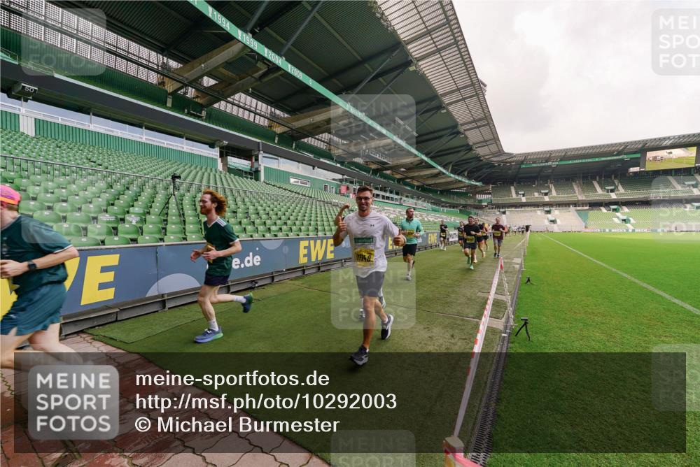 13.09.2026 - 21. swb-Marathon Bremen Michael Burmester http://msf.ph/oto/10292003 13.09.2026 10:27:19 Laufen im Stadion 10096, 10142, 10172, 10189, 10210, 10214, 10223, 10228, 10231, 10269, 10289, 10293, 10310, 10318, 10319, 10352, 10393, 10398, 10436, 10445, 10447, 10454, 10464, 10489, 10504, 10508, 10514, 10536, 10541, 10566, 10583, 10594, 10628, 10638, 10735, 10744, 10806, 10807, 10846, 10860, 10866, 10873, 10897, 10898, 10917, 10956, 10987, 10992, 11015, 11060, 11063, 11076, 11110, 11111, 11130, 11135, 11148, 11155, 11187, 11193, 11199, 11209, 11232, 11279 meine-sportfotos.de