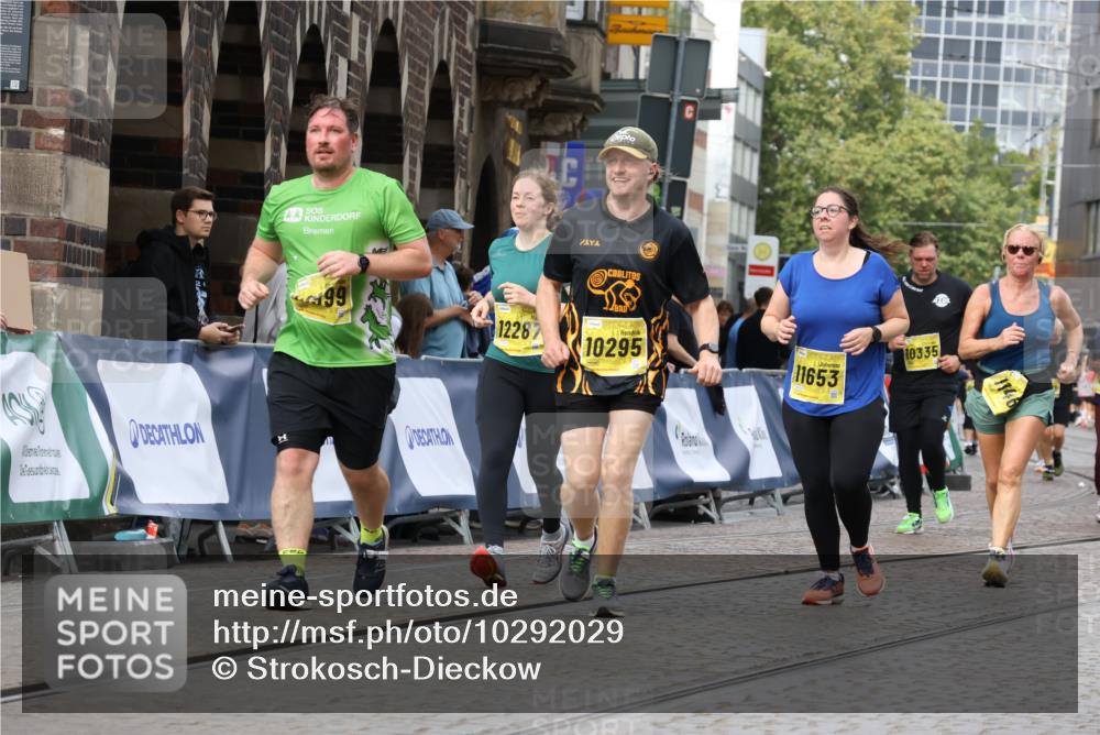 13.09.2026 - 21. swb-Marathon Bremen Strokosch-Dieckow http://msf.ph/oto/10292029 13.09.2026 11:17:05 Ziel 10679, 11456, 11867, 12089, 12158, 10335, 10773, 10779, 11355, 11495, 11672, 12101 meine-sportfotos.de