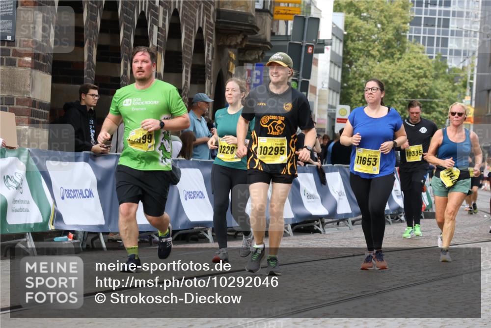 13.09.2026 - 21. swb-Marathon Bremen Strokosch-Dieckow http://msf.ph/oto/10292046 13.09.2026 11:17:05 Ziel 10679, 11456, 11867, 12089, 12158, 10335, 10773, 10779, 11355, 11495, 11672, 12101 meine-sportfotos.de