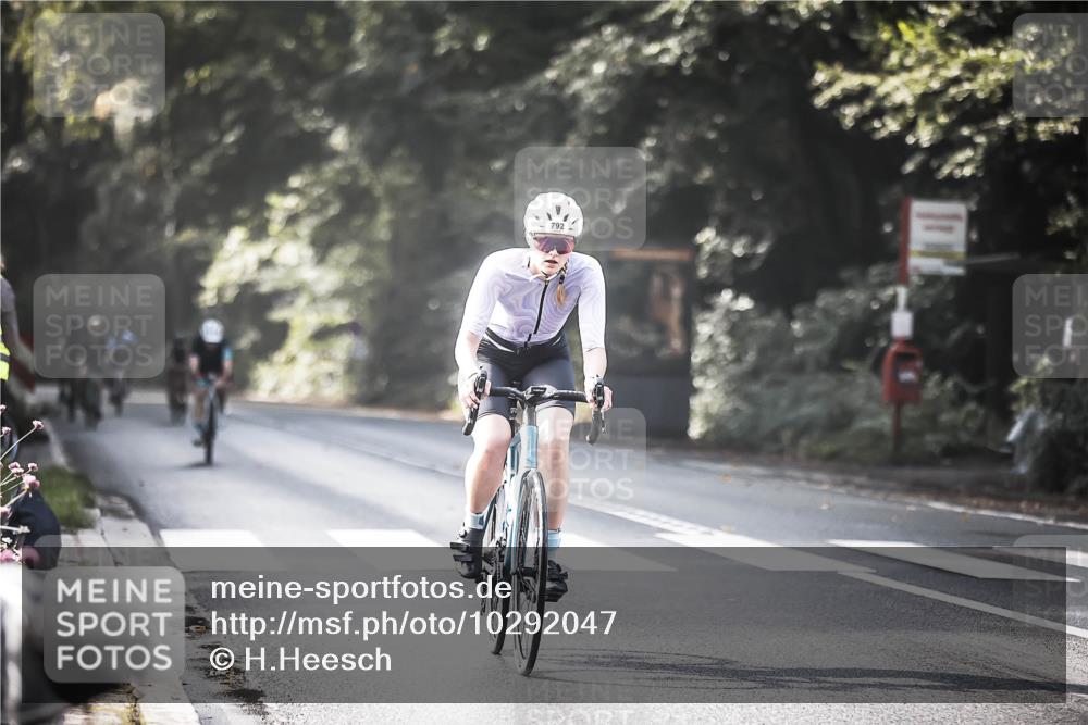 13.09.2026 - Stadtparktriathlon H.Heesch http://msf.ph/oto/10292047 13.09.2026 11:26:19 Radfahren 688, 703, 730, 746, 792, 820 meine-sportfotos.de