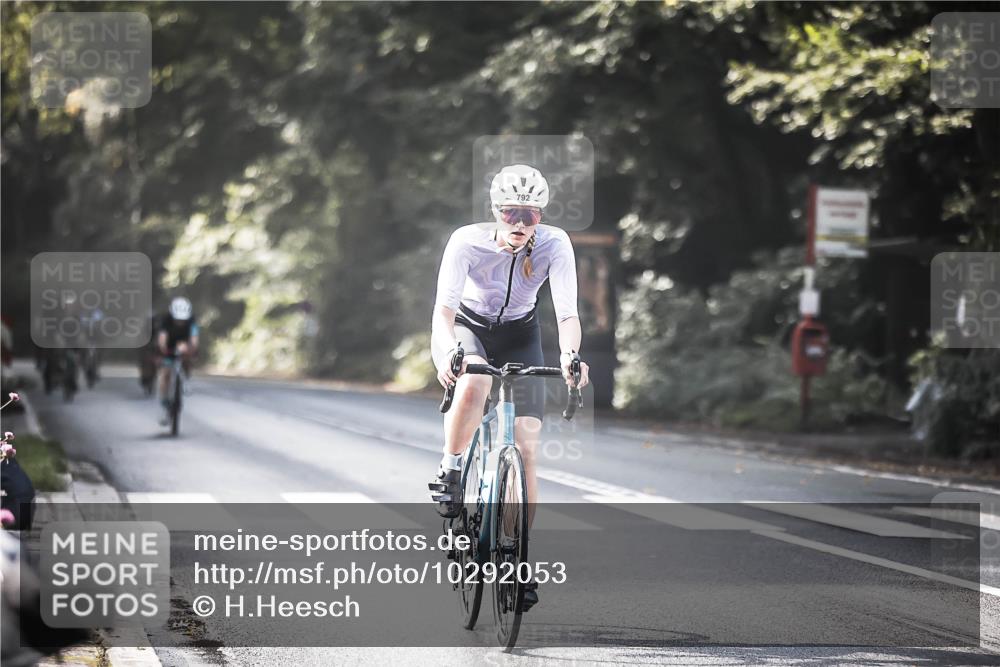 13.09.2026 - Stadtparktriathlon H.Heesch http://msf.ph/oto/10292053 13.09.2026 11:26:19 Radfahren 688, 703, 730, 746, 792, 820 meine-sportfotos.de