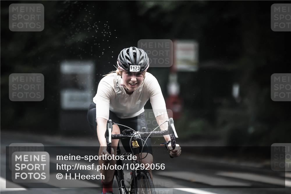 13.09.2026 - Stadtparktriathlon H.Heesch http://msf.ph/oto/10292056 13.09.2026 12:43:39 Radfahren 1132, 1173 meine-sportfotos.de
