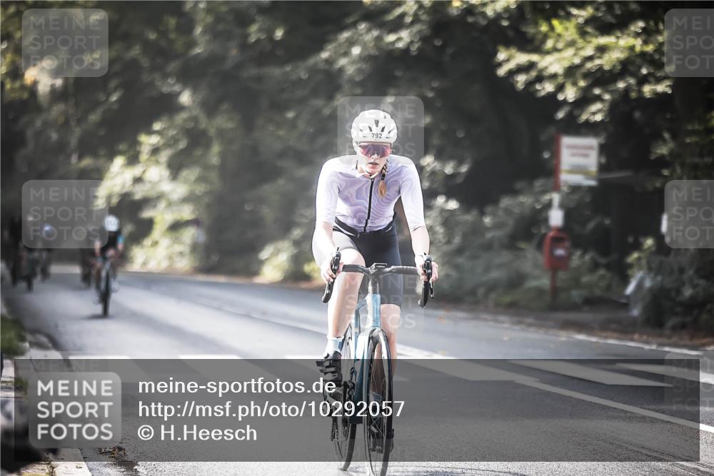 13.09.2026 - Stadtparktriathlon H.Heesch http://msf.ph/oto/10292057 13.09.2026 11:26:19 Radfahren 688, 703, 730, 746, 792, 820 meine-sportfotos.de