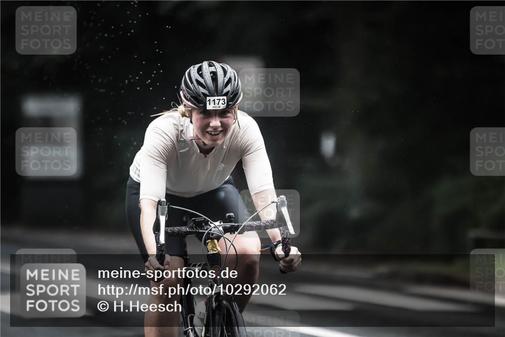 13.09.2026 - Stadtparktriathlon H.Heesch http://msf.ph/oto/10292062 13.09.2026 12:43:39 Radfahren 1132, 1173 meine-sportfotos.de