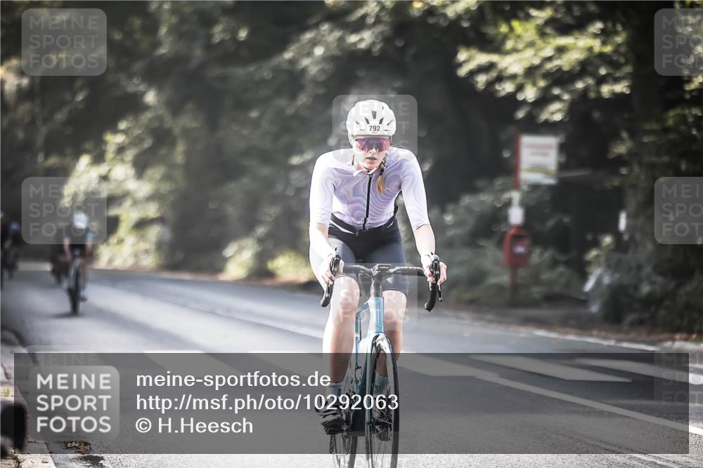 13.09.2026 - Stadtparktriathlon H.Heesch http://msf.ph/oto/10292063 13.09.2026 11:26:20 Radfahren 660, 688, 703, 730, 746, 792, 820 meine-sportfotos.de