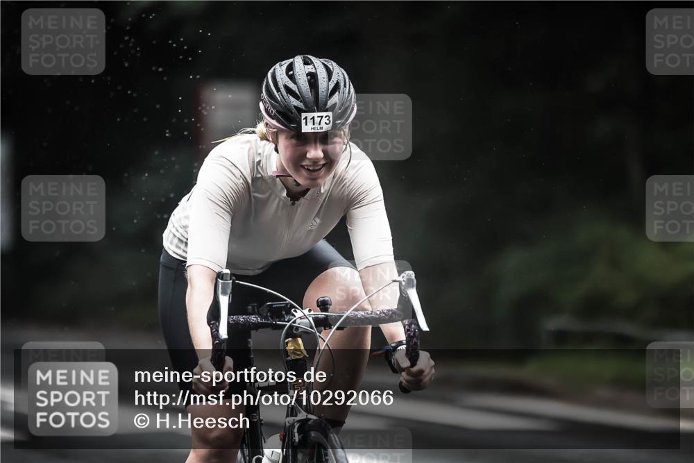 13.09.2026 - Stadtparktriathlon H.Heesch http://msf.ph/oto/10292066 13.09.2026 12:43:39 Radfahren 1132, 1173 meine-sportfotos.de