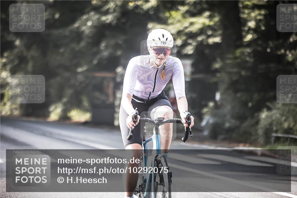 13.09.2026 - Stadtparktriathlon H.Heesch http://msf.ph/oto/10292075 13.09.2026 11:26:20 Radfahren 660, 688, 703, 730, 746, 792, 820 meine-sportfotos.de