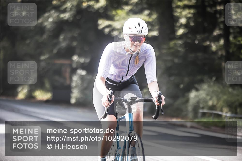 13.09.2026 - Stadtparktriathlon H.Heesch http://msf.ph/oto/10292079 13.09.2026 11:26:20 Radfahren 660, 688, 703, 730, 746, 792, 820 meine-sportfotos.de