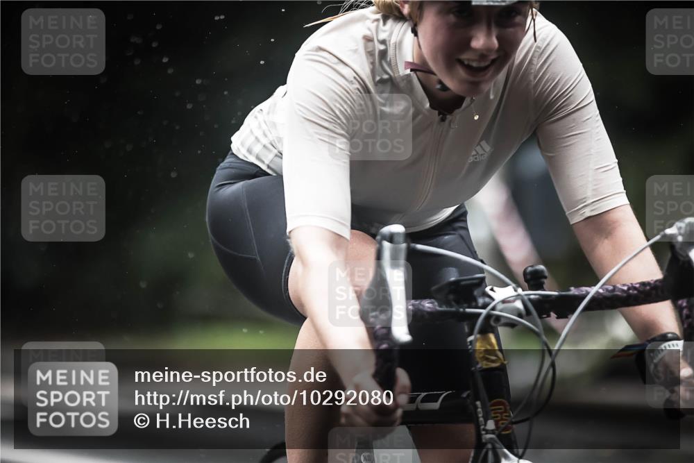 13.09.2026 - Stadtparktriathlon H.Heesch http://msf.ph/oto/10292080 13.09.2026 12:43:39 Radfahren 1132, 1173 meine-sportfotos.de