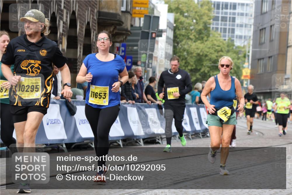 13.09.2026 - 21. swb-Marathon Bremen Strokosch-Dieckow http://msf.ph/oto/10292095 13.09.2026 11:17:07 Ziel 10679, 11456, 11867, 12089, 12158, 10773, 10779, 11495, 11672, 12101 meine-sportfotos.de