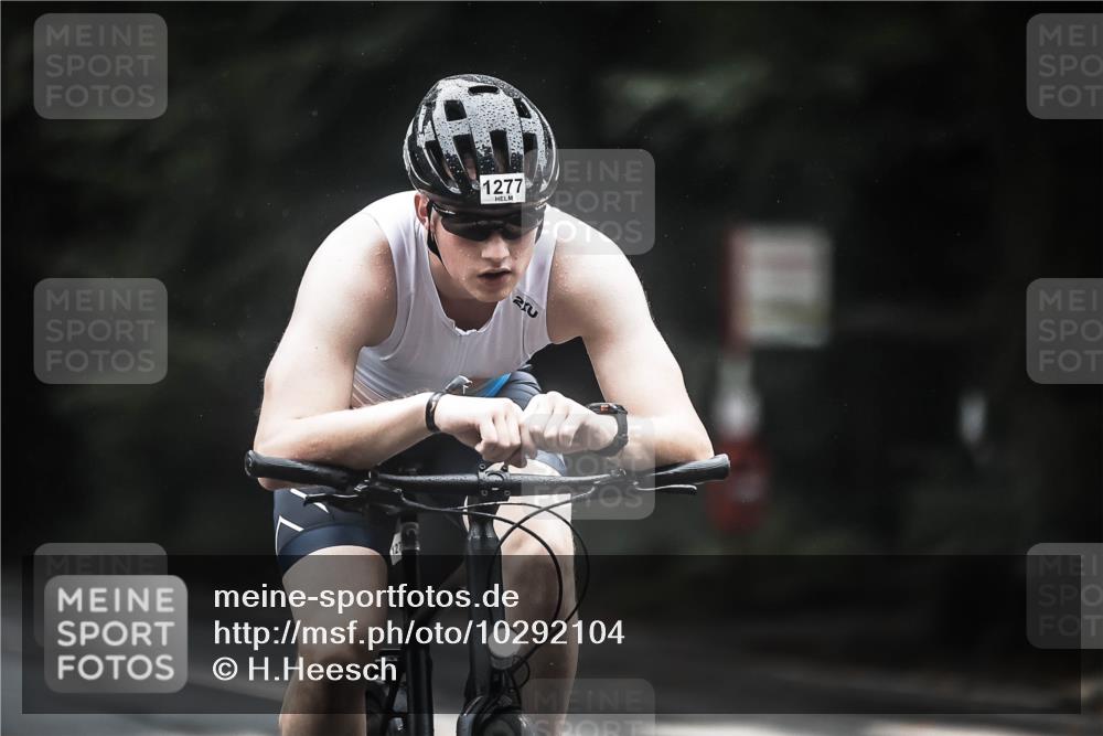 13.09.2026 - Stadtparktriathlon H.Heesch http://msf.ph/oto/10292104 13.09.2026 12:43:47 Radfahren 1090, 1277, 1295 meine-sportfotos.de