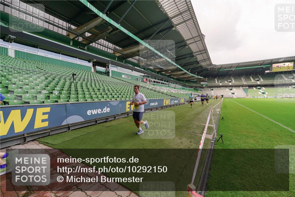 13.09.2026 - 21. swb-Marathon Bremen Michael Burmester http://msf.ph/oto/10292150 13.09.2026 10:27:36 Laufen im Stadion 10096, 10142, 10172, 10189, 10210, 10214, 10223, 10231, 10269, 10270, 10289, 10293, 10310, 10318, 10319, 10329, 10352, 10393, 10436, 10445, 10464, 10489, 10504, 10508, 10514, 10536, 10541, 10566, 10583, 10594, 10628, 10638, 10735, 10744, 10770, 10807, 10814, 10846, 10860, 10866, 10873, 10897, 10898, 10917, 10956, 10992, 11015, 11060, 11063, 11076, 11087, 11092, 11110, 11111, 11130, 11135, 11148, 11155, 11193, 11199, 11209, 11232, 11279 meine-sportfotos.de