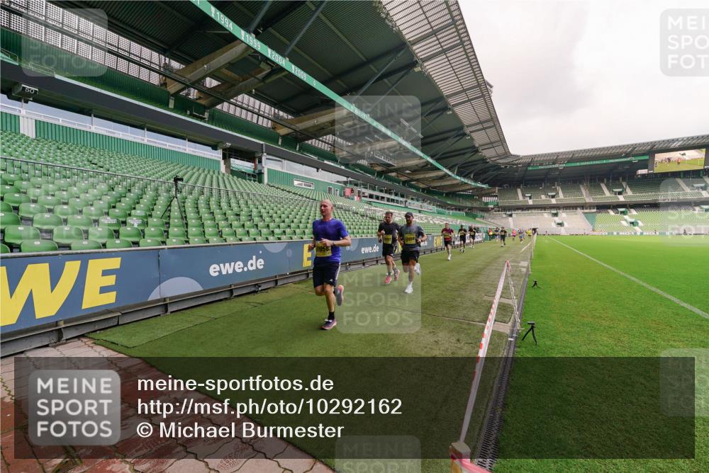 13.09.2026 - 21. swb-Marathon Bremen Michael Burmester http://msf.ph/oto/10292162 13.09.2026 10:27:41 Laufen im Stadion 10096, 10142, 10172, 10189, 10210, 10214, 10223, 10231, 10269, 10270, 10289, 10293, 10294, 10310, 10318, 10319, 10329, 10352, 10393, 10436, 10445, 10464, 10489, 10504, 10508, 10514, 10536, 10541, 10544, 10566, 10583, 10594, 10628, 10638, 10655, 10735, 10744, 10770, 10807, 10814, 10846, 10860, 10873, 10897, 10898, 10917, 10956, 10992, 11015, 11060, 11063, 11076, 11087, 11092, 11110, 11111, 11130, 11135, 11148, 11170, 11193, 11209, 11279 meine-sportfotos.de