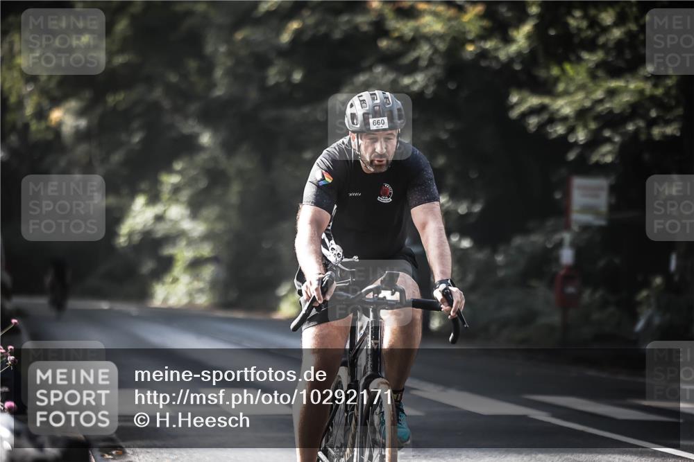 13.09.2026 - Stadtparktriathlon H.Heesch http://msf.ph/oto/10292171 13.09.2026 11:26:27 Radfahren 660, 730, 746, 820, 821 meine-sportfotos.de