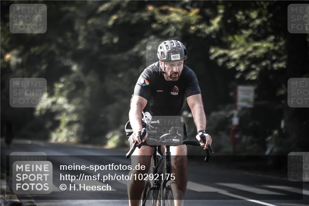 13.09.2026 - Stadtparktriathlon H.Heesch http://msf.ph/oto/10292175 13.09.2026 11:26:27 Radfahren 660, 730, 746, 820, 821 meine-sportfotos.de