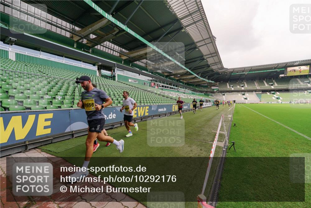 13.09.2026 - 21. swb-Marathon Bremen Michael Burmester http://msf.ph/oto/10292176 13.09.2026 10:27:42 Laufen im Stadion 10096, 10142, 10172, 10189, 10210, 10214, 10223, 10231, 10269, 10270, 10289, 10293, 10294, 10310, 10318, 10319, 10329, 10352, 10393, 10436, 10445, 10464, 10489, 10504, 10508, 10514, 10536, 10541, 10544, 10566, 10583, 10594, 10628, 10638, 10655, 10735, 10744, 10770, 10807, 10814, 10846, 10860, 10873, 10897, 10898, 10917, 10956, 10992, 11060, 11063, 11076, 11087, 11092, 11110, 11111, 11130, 11135, 11148, 11170, 11193, 11279 meine-sportfotos.de