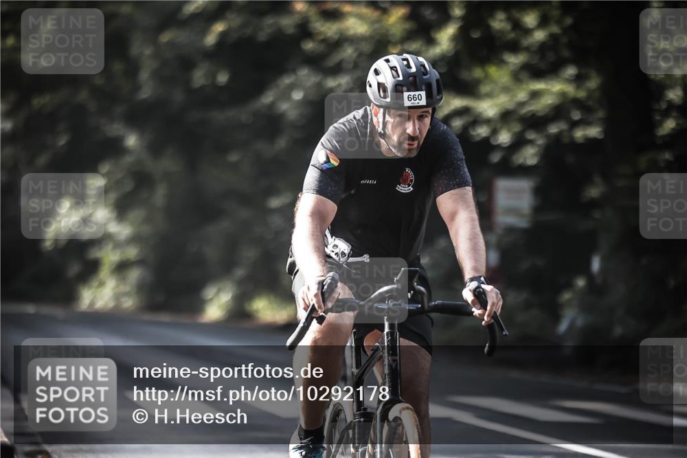 13.09.2026 - Stadtparktriathlon H.Heesch http://msf.ph/oto/10292178 13.09.2026 11:26:27 Radfahren 660, 730, 746, 820, 821 meine-sportfotos.de