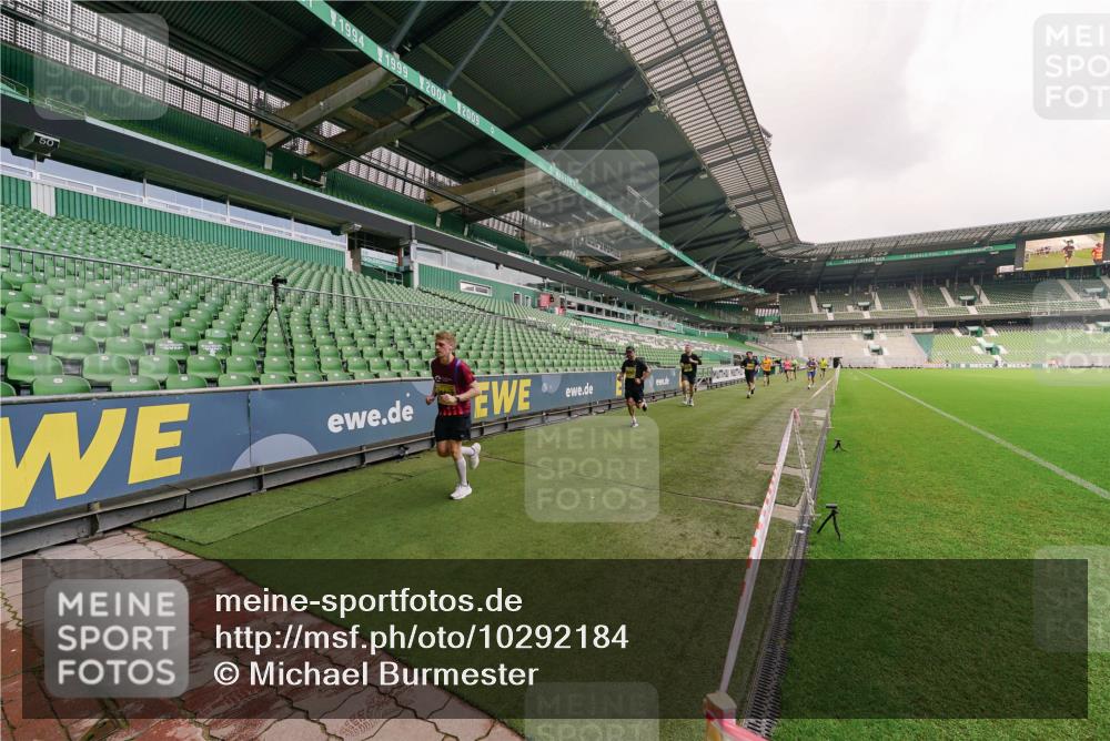 13.09.2026 - 21. swb-Marathon Bremen Michael Burmester http://msf.ph/oto/10292184 13.09.2026 10:27:44 Laufen im Stadion 10096, 10142, 10172, 10189, 10210, 10214, 10223, 10231, 10269, 10270, 10289, 10293, 10294, 10310, 10318, 10319, 10329, 10352, 10393, 10436, 10445, 10464, 10489, 10504, 10508, 10514, 10536, 10538, 10541, 10544, 10566, 10583, 10594, 10628, 10638, 10655, 10709, 10744, 10770, 10807, 10814, 10846, 10860, 10873, 10897, 10898, 10917, 10956, 10992, 11058, 11060, 11063, 11076, 11087, 11092, 11110, 11111, 11130, 11135, 11148, 11170, 11193, 11279 meine-sportfotos.de