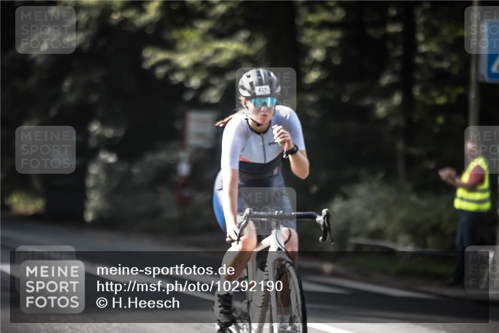 13.09.2026 - Stadtparktriathlon H.Heesch http://msf.ph/oto/10292190 13.09.2026 11:26:28 Radfahren 660, 730, 746, 820, 821 meine-sportfotos.de