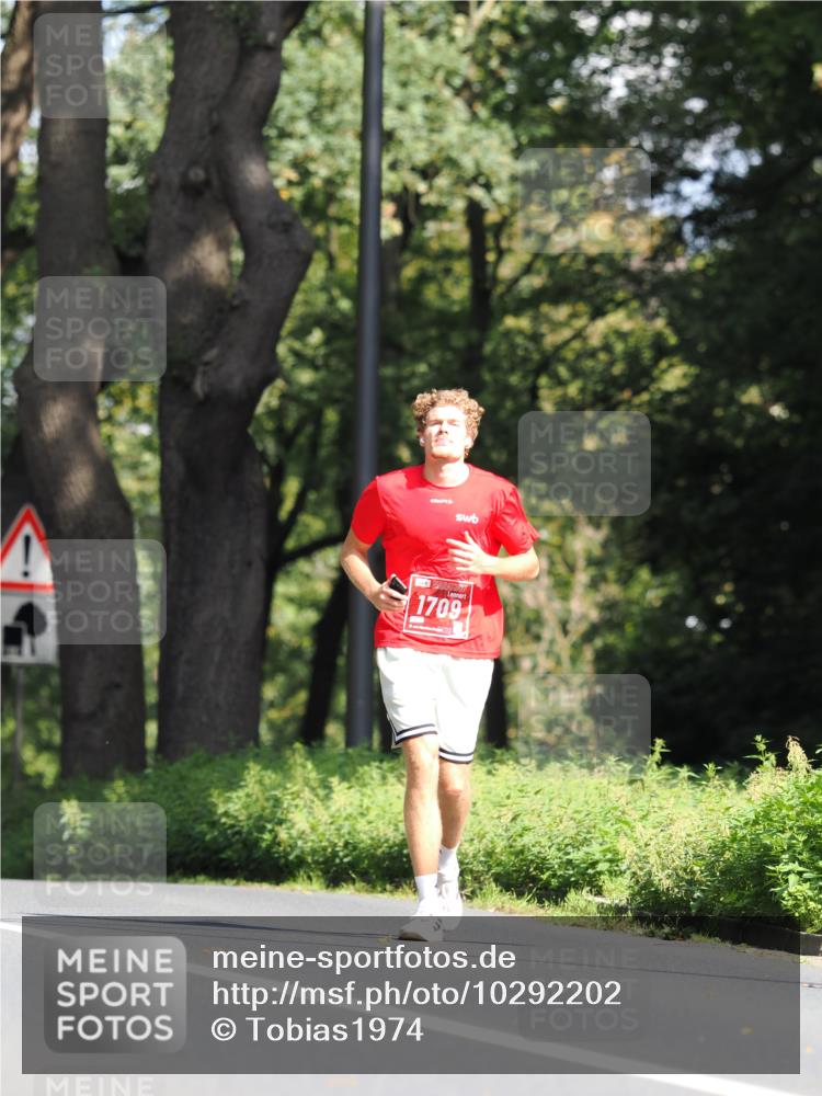 13.09.2026 - 21. swb-Marathon Bremen TobiasT http://msf.ph/oto/10292202 13.09.2026 12:45:28 Laufen 1709 meine-sportfotos.de