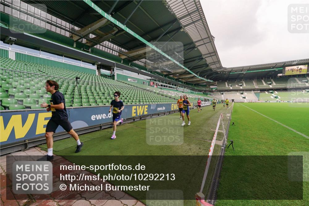 13.09.2026 - 21. swb-Marathon Bremen Michael Burmester http://msf.ph/oto/10292213 13.09.2026 10:27:50 Laufen im Stadion 10096, 10142, 10172, 10189, 10214, 10223, 10231, 10269, 10270, 10289, 10293, 10294, 10310, 10316, 10318, 10319, 10329, 10352, 10393, 10436, 10445, 10464, 10489, 10504, 10508, 10514, 10536, 10538, 10541, 10544, 10566, 10583, 10594, 10628, 10638, 10655, 10709, 10744, 10770, 10807, 10814, 10846, 10860, 10873, 10897, 10898, 10917, 10956, 10992, 10993, 11058, 11060, 11063, 11076, 11087, 11092, 11110, 11111, 11130, 11135, 11148, 11170, 11193, 11279 meine-sportfotos.de