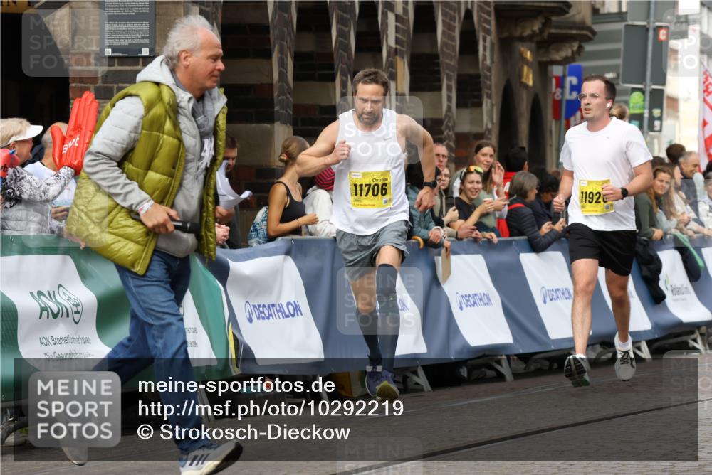 13.09.2026 - 21. swb-Marathon Bremen Strokosch-Dieckow http://msf.ph/oto/10292219 13.09.2026 10:46:24 Ziel 10436, 10447, 10992, 11925, 11956, 12556, 12557, 13529, 13609, 13612, 13640, 10590, 10897, 11110, 11155, 11287, 11356, 12035, 13511 meine-sportfotos.de