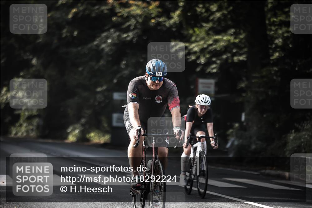 13.09.2026 - Stadtparktriathlon H.Heesch http://msf.ph/oto/10292224 13.09.2026 11:26:35 Radfahren 685, 710, 778 meine-sportfotos.de