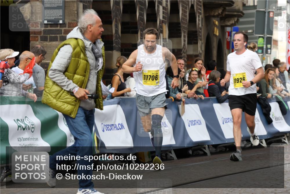 13.09.2026 - 21. swb-Marathon Bremen Strokosch-Dieckow http://msf.ph/oto/10292236 13.09.2026 10:46:24 Ziel 10436, 10447, 10992, 11925, 11956, 12556, 12557, 13529, 13609, 13612, 13640, 10590, 10897, 11110, 11155, 11287, 11356, 12035, 13511 meine-sportfotos.de