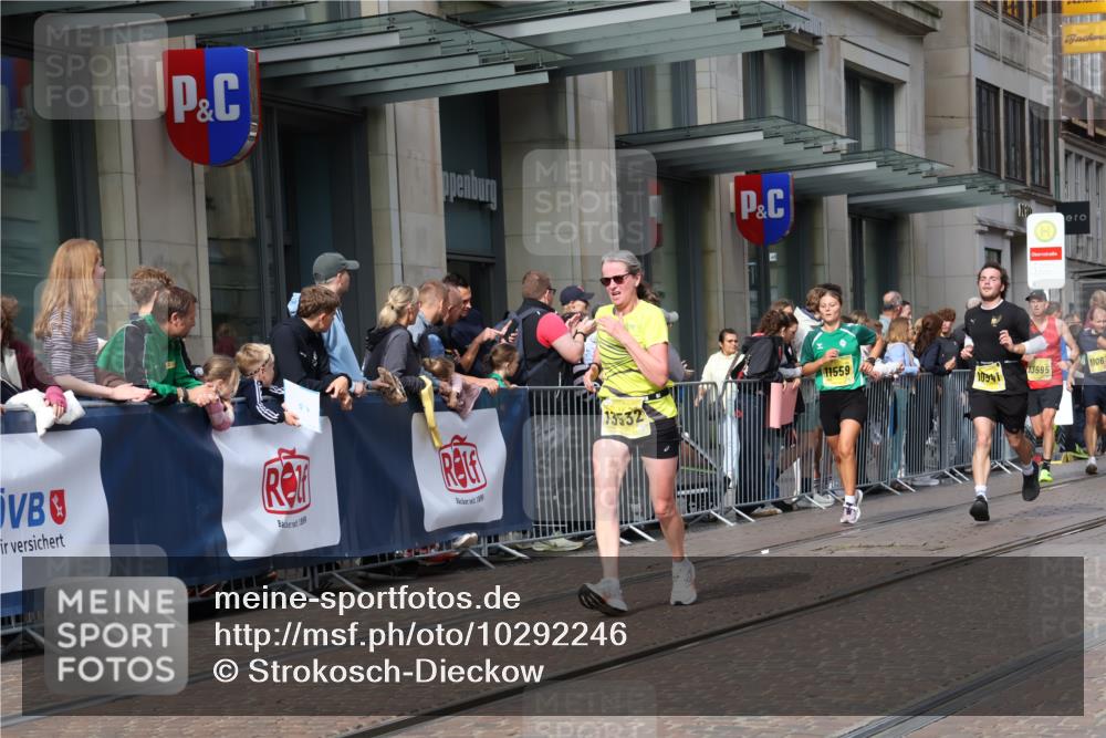 13.09.2026 - 21. swb-Marathon Bremen Strokosch-Dieckow http://msf.ph/oto/10292246 13.09.2026 10:45:35 Ziel 10436, 10464, 10987, 11015, 11063, 11279, 11559, 11762, 11845, 11956, 12033, 12069, 12087, 12556, 12557, 13529, 13532, 13595, 13612, 10318, 10352, 10398, 10536, 10541, 10583, 11088, 11209, 11232, 11478, 11695, 11749, 11835, 12054, 12290, 12355, 12475, 12534, 13532, 13628 meine-sportfotos.de