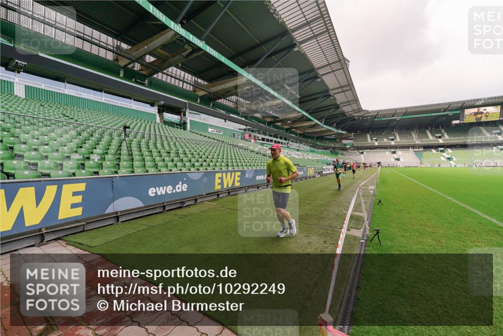 13.09.2026 - 21. swb-Marathon Bremen Michael Burmester http://msf.ph/oto/10292249 13.09.2026 10:27:57 Laufen im Stadion 10096, 10142, 10172, 10189, 10223, 10231, 10267, 10269, 10270, 10289, 10293, 10294, 10310, 10316, 10318, 10319, 10329, 10393, 10421, 10464, 10489, 10504, 10508, 10514, 10538, 10541, 10544, 10566, 10583, 10594, 10628, 10638, 10655, 10709, 10744, 10770, 10807, 10814, 10835, 10846, 10860, 10873, 10897, 10898, 10917, 10956, 10992, 10993, 11005, 11035, 11058, 11060, 11063, 11076, 11087, 11092, 11110, 11111, 11130, 11135, 11148, 11170, 11193 meine-sportfotos.de