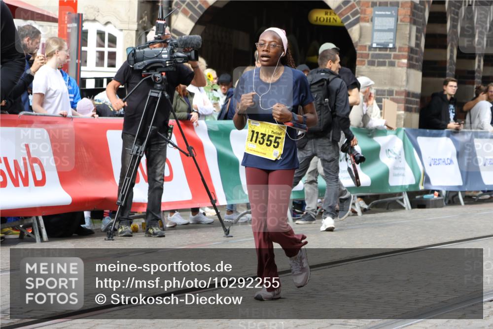 13.09.2026 - 21. swb-Marathon Bremen Strokosch-Dieckow http://msf.ph/oto/10292255 13.09.2026 11:17:16 Ziel 10295, 10679, 10999, 11456, 11461, 11653, 11867, 12089, 12287, 10472, 10773, 10779, 10979, 11709, 12334 meine-sportfotos.de