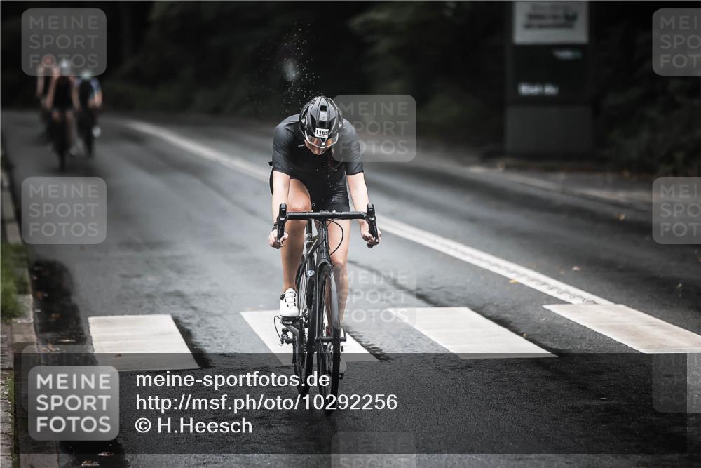 13.09.2026 - Stadtparktriathlon H.Heesch http://msf.ph/oto/10292256 13.09.2026 12:44:03 Radfahren 1112, 1169 meine-sportfotos.de