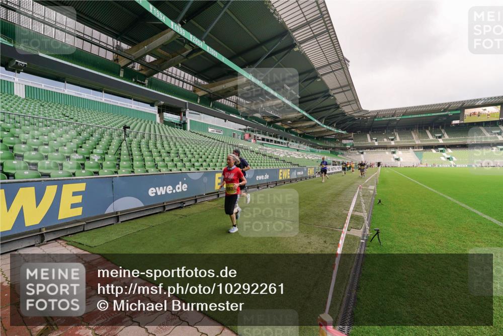 13.09.2026 - 21. swb-Marathon Bremen Michael Burmester http://msf.ph/oto/10292261 13.09.2026 10:28:03 Laufen im Stadion 10096, 10142, 10172, 10189, 10223, 10231, 10267, 10269, 10270, 10289, 10293, 10294, 10310, 10316, 10319, 10329, 10393, 10421, 10464, 10489, 10504, 10508, 10514, 10525, 10538, 10541, 10544, 10566, 10583, 10594, 10628, 10638, 10655, 10709, 10739, 10744, 10770, 10807, 10814, 10835, 10846, 10860, 10873, 10876, 10897, 10898, 10910, 10917, 10923, 10956, 10992, 10993, 11005, 11035, 11058, 11060, 11063, 11076, 11087, 11092, 11110, 11111, 11135, 11148, 11170, 11193 meine-sportfotos.de