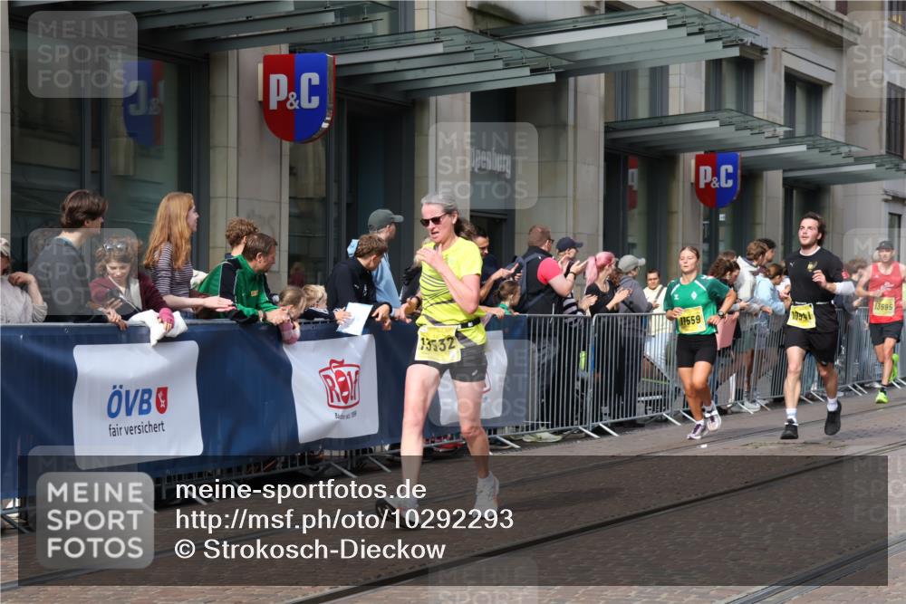 13.09.2026 - 21. swb-Marathon Bremen Strokosch-Dieckow http://msf.ph/oto/10292293 13.09.2026 10:45:36 Ziel 10436, 10464, 10987, 11015, 11063, 11279, 11559, 11762, 11845, 11956, 12033, 12069, 12087, 12556, 12557, 13529, 13595, 13612, 10318, 10352, 10398, 10536, 10541, 10583, 11063, 11088, 11209, 11232, 11478, 11695, 11749, 11835, 12054, 12290, 12355, 12475, 12534, 13532, 13628 meine-sportfotos.de