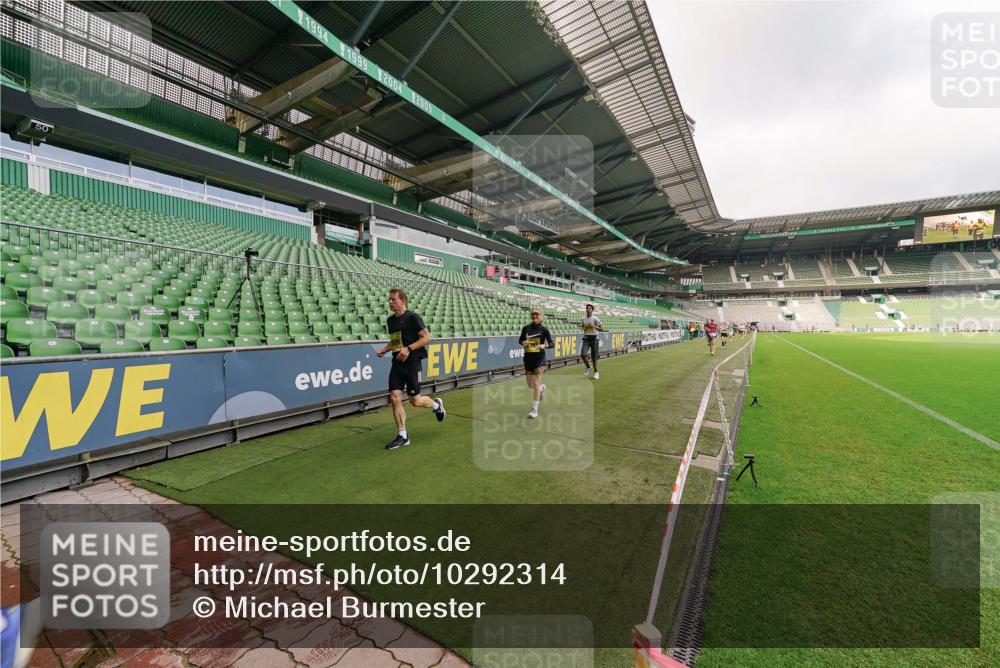 13.09.2026 - 21. swb-Marathon Bremen Michael Burmester http://msf.ph/oto/10292314 13.09.2026 10:28:15 Laufen im Stadion 10096, 10142, 10170, 10172, 10189, 10200, 10223, 10231, 10267, 10269, 10270, 10289, 10293, 10294, 10310, 10316, 10319, 10329, 10348, 10393, 10421, 10489, 10504, 10508, 10514, 10525, 10538, 10544, 10566, 10594, 10628, 10638, 10655, 10709, 10739, 10744, 10770, 10814, 10835, 10846, 10860, 10873, 10876, 10897, 10898, 10910, 10917, 10923, 10956, 10992, 10993, 11005, 11007, 11018, 11035, 11058, 11060, 11063, 11076, 11087, 11092, 11110, 11111, 11148, 11170, 11193 meine-sportfotos.de