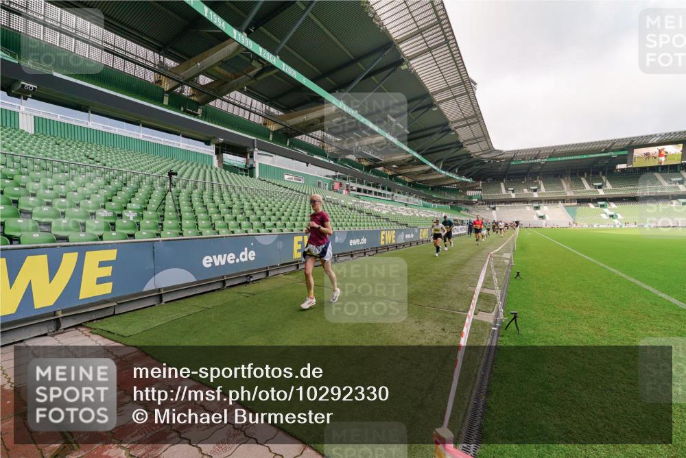 13.09.2026 - 21. swb-Marathon Bremen Michael Burmester http://msf.ph/oto/10292330 13.09.2026 10:28:21 Laufen im Stadion 10096, 10142, 10170, 10172, 10189, 10200, 10223, 10231, 10267, 10269, 10270, 10289, 10293, 10294, 10310, 10316, 10329, 10348, 10393, 10421, 10489, 10508, 10514, 10525, 10538, 10544, 10566, 10594, 10628, 10638, 10655, 10709, 10739, 10744, 10770, 10814, 10835, 10840, 10846, 10860, 10876, 10897, 10898, 10910, 10917, 10923, 10956, 10993, 11005, 11007, 11018, 11035, 11058, 11060, 11076, 11087, 11092, 11110, 11111, 11148, 11170, 11193 meine-sportfotos.de