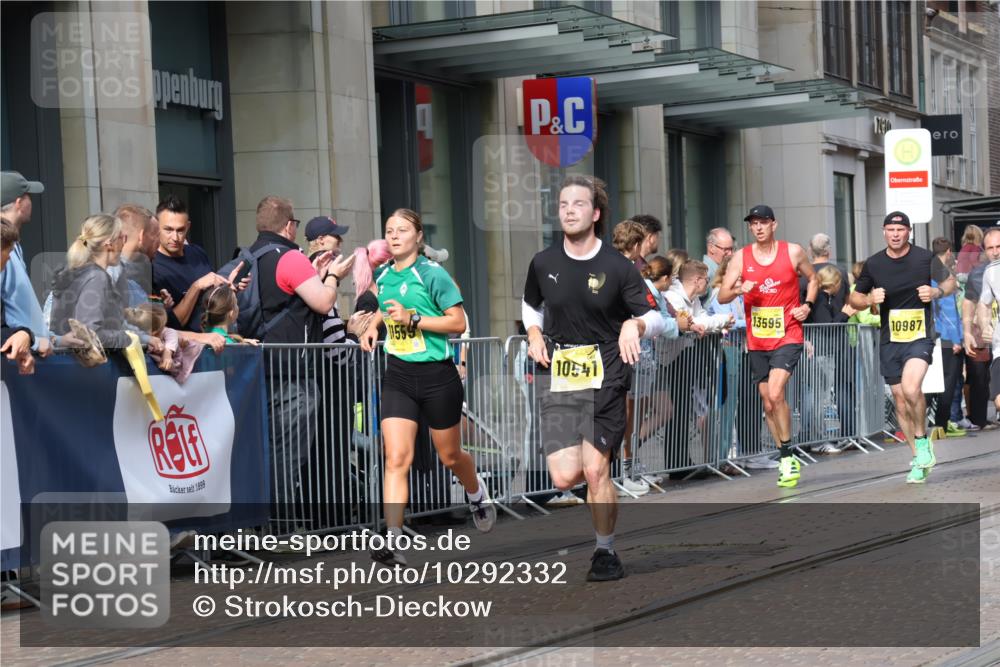 13.09.2026 - 21. swb-Marathon Bremen Strokosch-Dieckow http://msf.ph/oto/10292332 13.09.2026 10:45:36 Ziel 10436, 10464, 10987, 11015, 11063, 11279, 11559, 11762, 11845, 11956, 12033, 12069, 12087, 12556, 12557, 13529, 13595, 13612, 10318, 10352, 10398, 10536, 10541, 10583, 11063, 11088, 11209, 11232, 11478, 11695, 11749, 11835, 12054, 12290, 12355, 12475, 12534, 13532, 13628 meine-sportfotos.de
