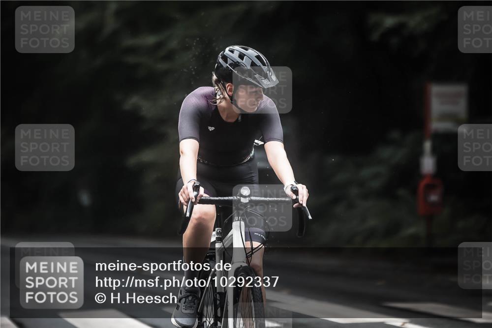 13.09.2026 - Stadtparktriathlon H.Heesch http://msf.ph/oto/10292337 13.09.2026 12:44:43 Radfahren 1121, 1134, 1148, 1157, 1256, 1257, 1278 meine-sportfotos.de