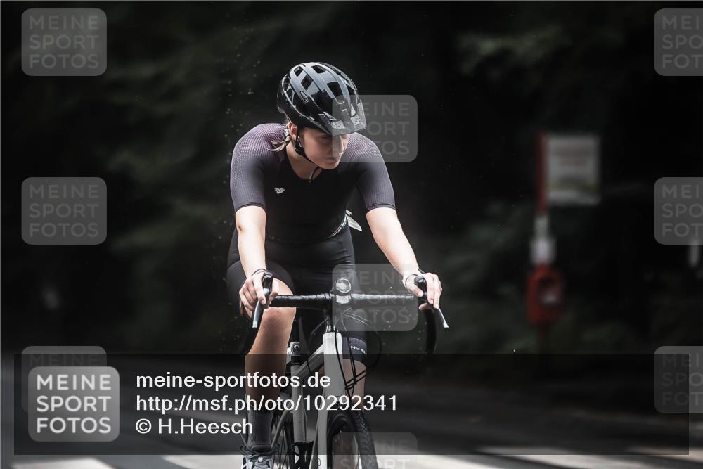 13.09.2026 - Stadtparktriathlon H.Heesch http://msf.ph/oto/10292341 13.09.2026 12:44:44 Radfahren 1121, 1134, 1148, 1157, 1256, 1257, 1302 meine-sportfotos.de