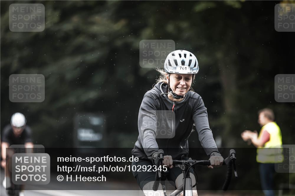 13.09.2026 - Stadtparktriathlon H.Heesch http://msf.ph/oto/10292345 13.09.2026 11:37:21 Radfahren 724, 761, 836, 864, 896, 906, 911, 926 meine-sportfotos.de
