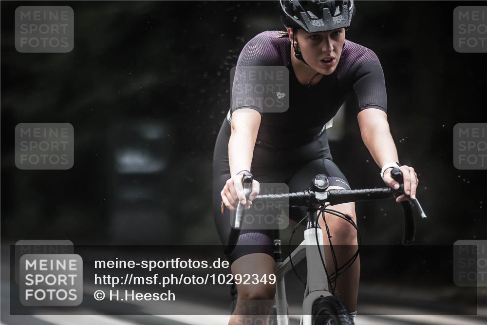13.09.2026 - Stadtparktriathlon H.Heesch http://msf.ph/oto/10292349 13.09.2026 12:44:44 Radfahren 1121, 1134, 1148, 1157, 1256, 1257, 1302 meine-sportfotos.de