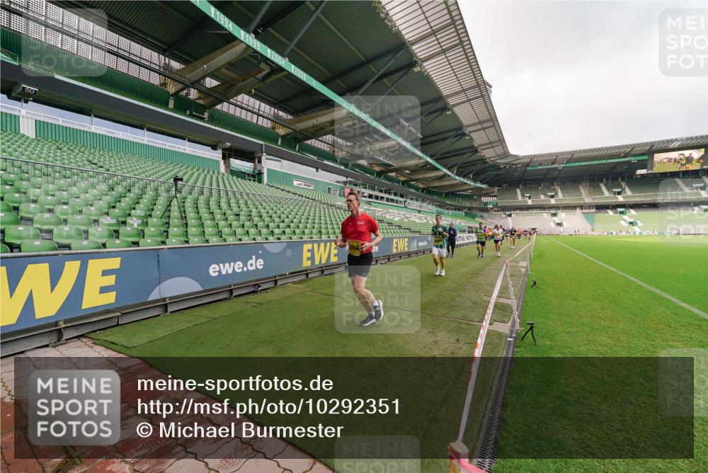 13.09.2026 - 21. swb-Marathon Bremen Michael Burmester http://msf.ph/oto/10292351 13.09.2026 10:28:26 Laufen im Stadion 10096, 10142, 10170, 10172, 10189, 10200, 10223, 10231, 10267, 10269, 10270, 10293, 10294, 10310, 10316, 10329, 10348, 10393, 10421, 10489, 10508, 10514, 10525, 10538, 10544, 10566, 10594, 10628, 10638, 10655, 10709, 10739, 10763, 10770, 10814, 10835, 10840, 10846, 10860, 10876, 10897, 10898, 10910, 10917, 10923, 10956, 10993, 11005, 11007, 11018, 11035, 11058, 11060, 11076, 11087, 11092, 11110, 11111, 11148, 11170 meine-sportfotos.de