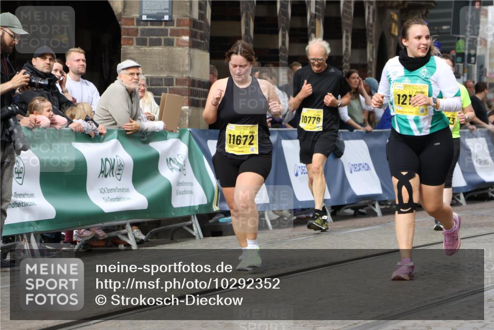13.09.2026 - 21. swb-Marathon Bremen Strokosch-Dieckow http://msf.ph/oto/10292352 13.09.2026 11:17:21 Ziel 10295, 10335, 10999, 11355, 11461, 11653, 11867, 12089, 12287, 10472, 10979, 11709, 12334 meine-sportfotos.de