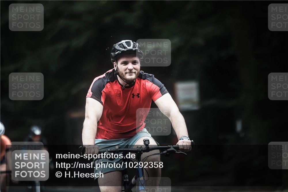 13.09.2026 - Stadtparktriathlon H.Heesch http://msf.ph/oto/10292358 13.09.2026 12:44:48 Radfahren 1078, 1102, 1121, 1134, 1148, 1157, 1247, 1256, 1257, 1258, 1302 meine-sportfotos.de